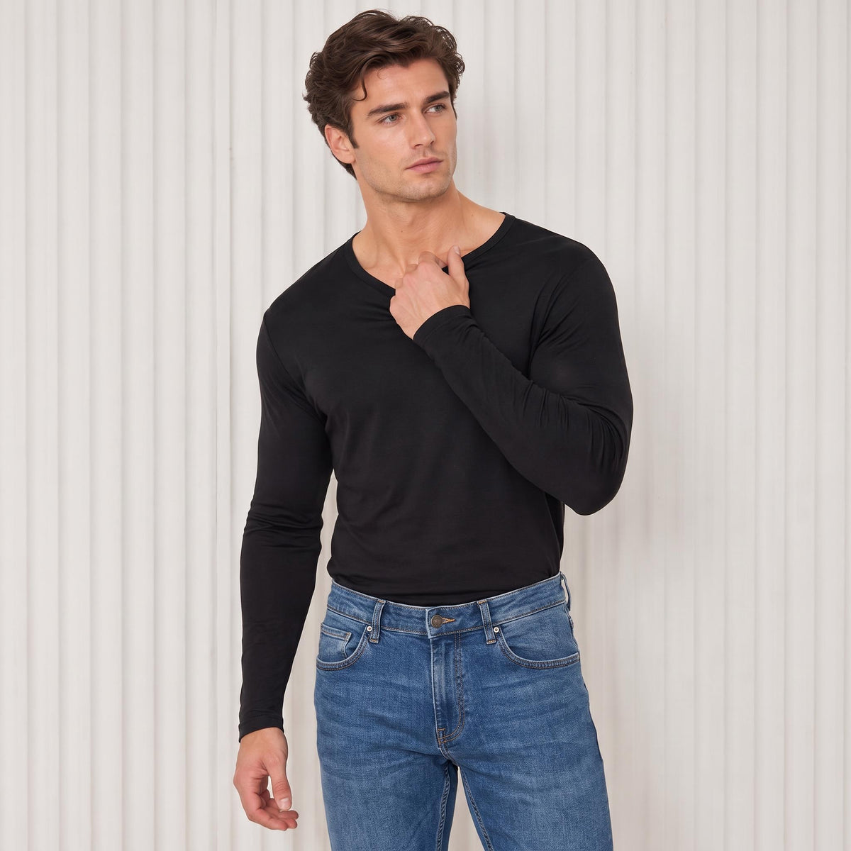 Men's Silk Long Sleeve Crewneck T-Shirt for Comfort and Style