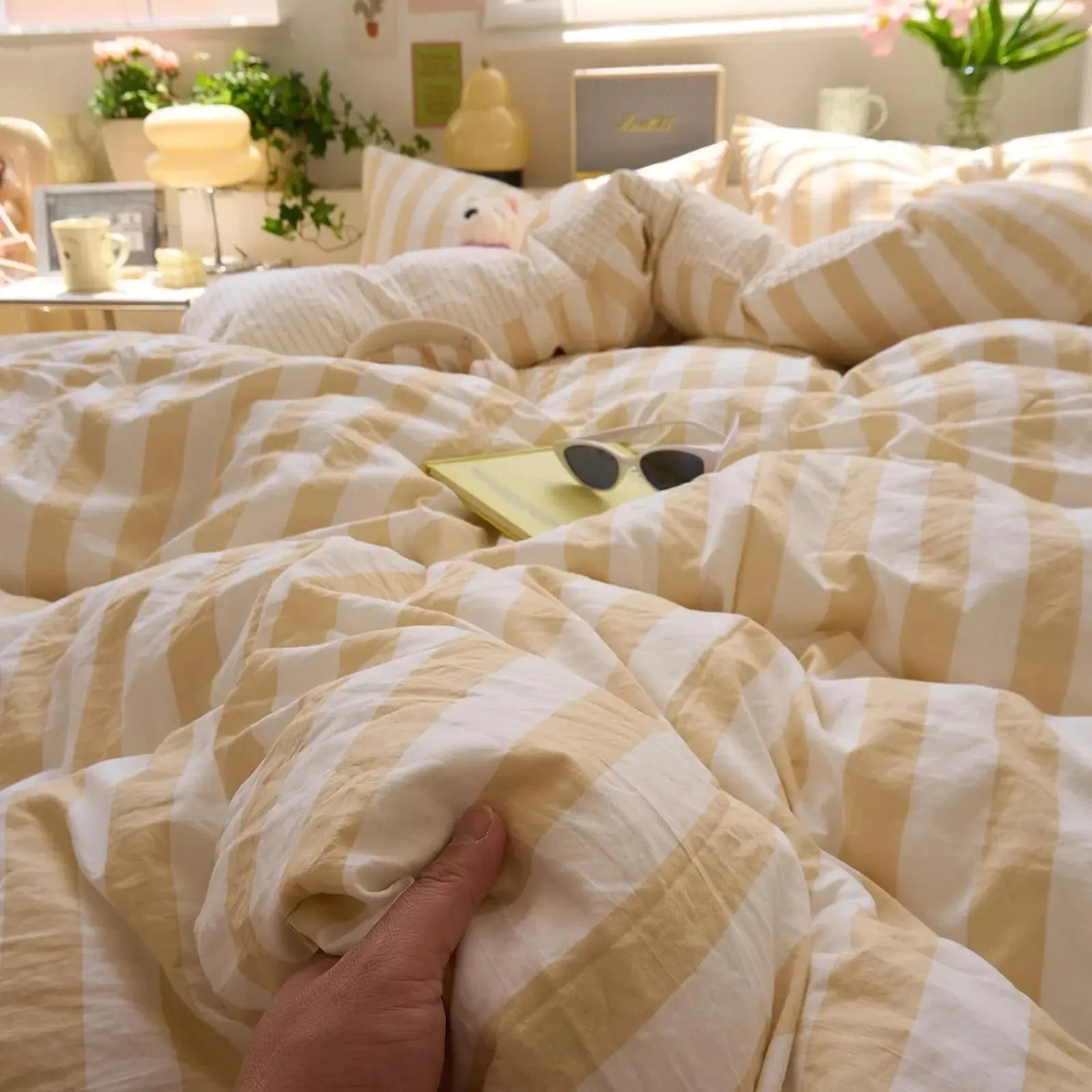 Cotton Crepe Striped Quilt Set