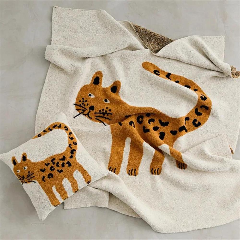 Cozy Half Velvet Blanket Set with Spotted Leopard Design & Pillow Cover