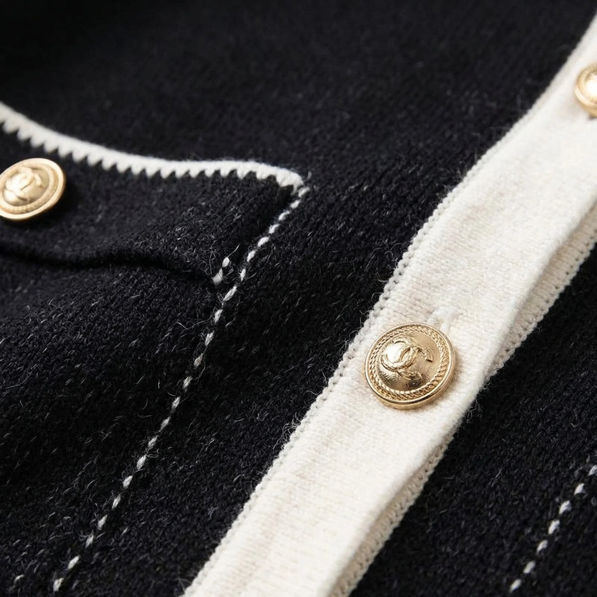 Elegant Knit Women's Cardigan with Gold Buttons and Pockets 5
