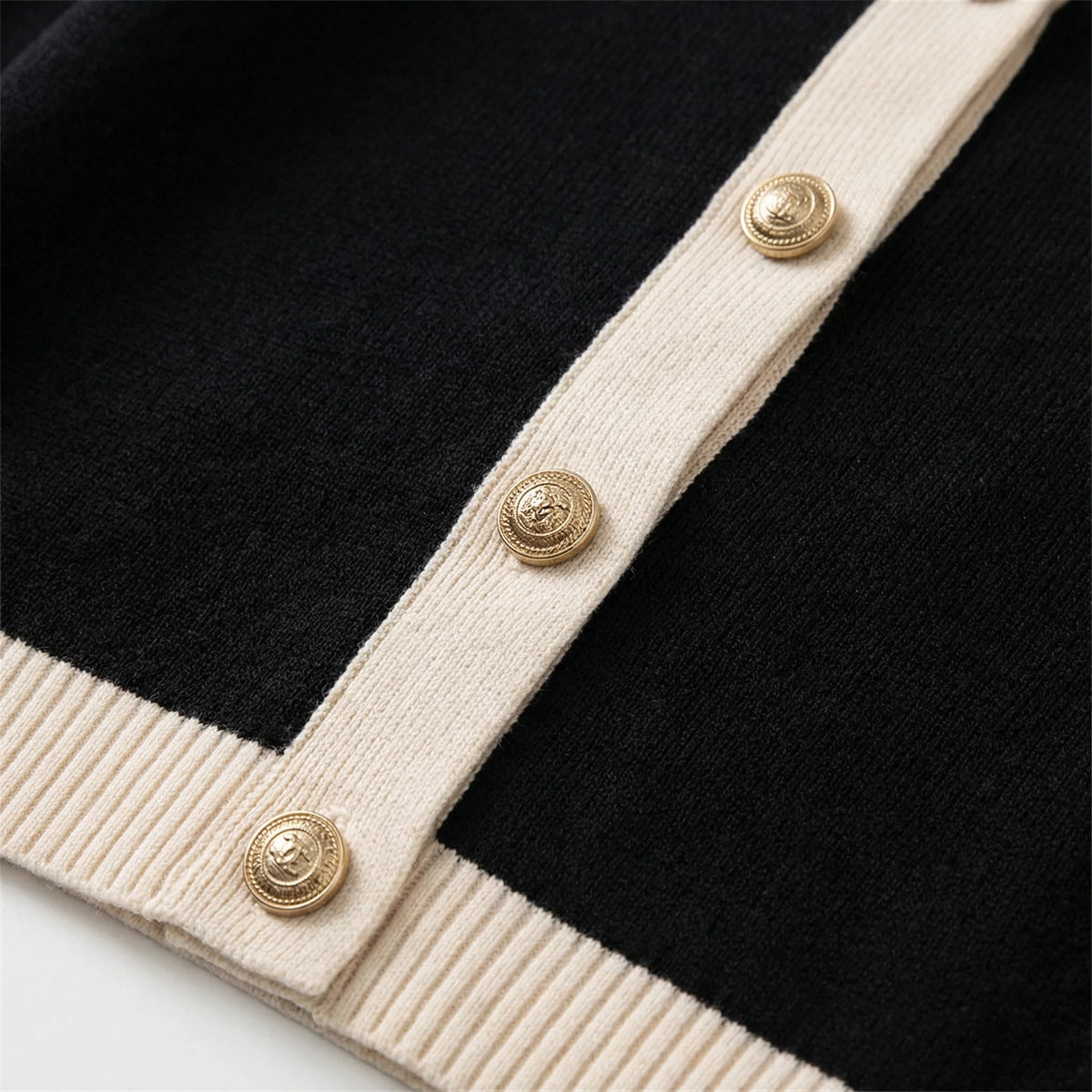 Elegant Knit Women's Cardigan with Gold Buttons and Pockets 6