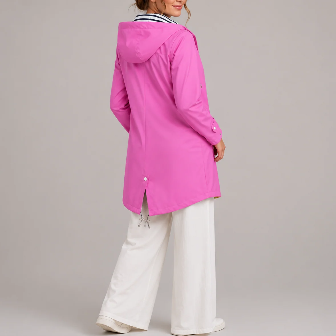 Elegant Women's Waterproof Jacket for All Seasons 1