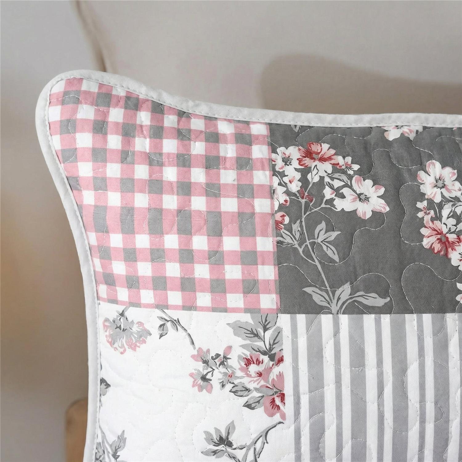Geometric floral grid printed quilt set with elegant patterns, made from soft microfiber.