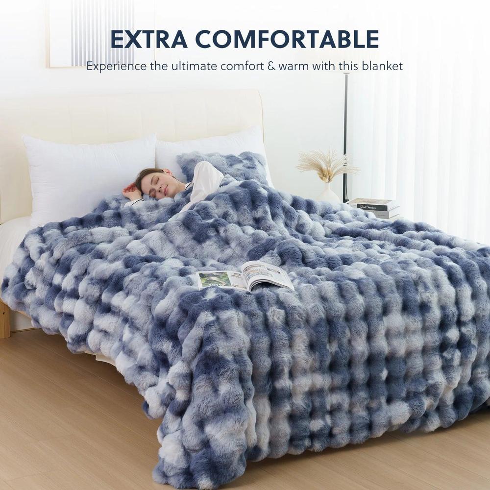 Milk Velvet Bubble Rabbit Plush Blanket - Double-Sided Coral Flannel for Comfort