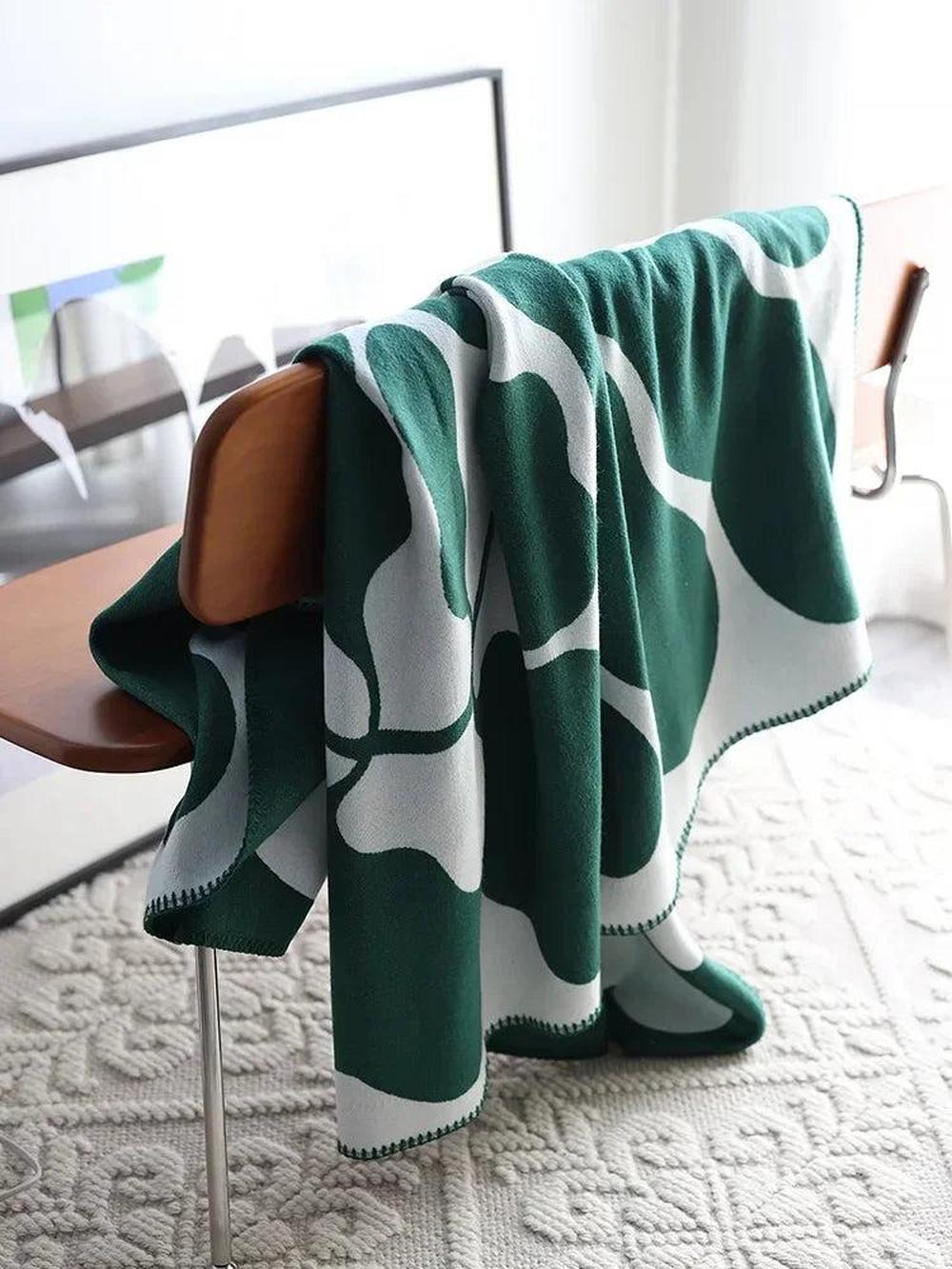Retro Black & White Throw Blanket - Lightweight Woven Design for Sofa & Outdoor Use