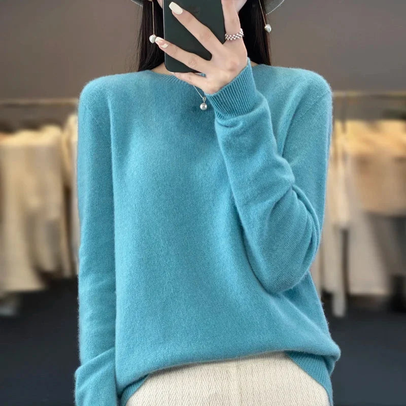 Soft Cashmere Sweater for Women in Relaxed Fit 1