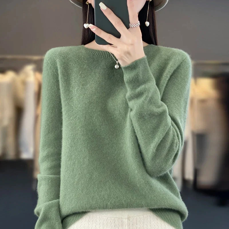 Soft Cashmere Sweater for Women in Relaxed Fit 2