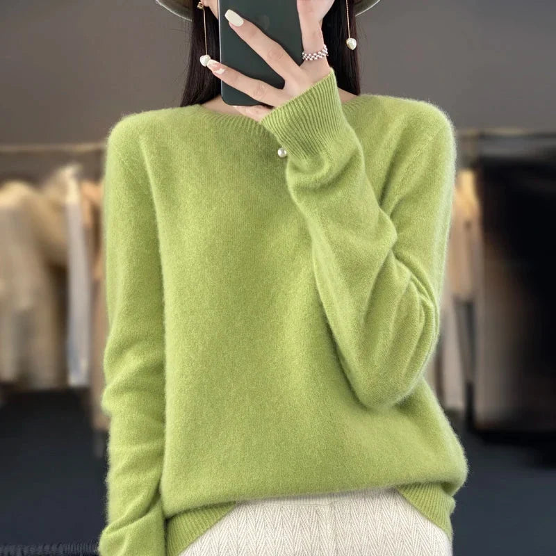Soft Cashmere Sweater for Women in Relaxed Fit 3