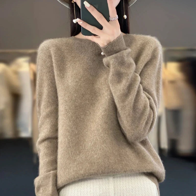 Soft Cashmere Sweater for Women in Relaxed Fit 16