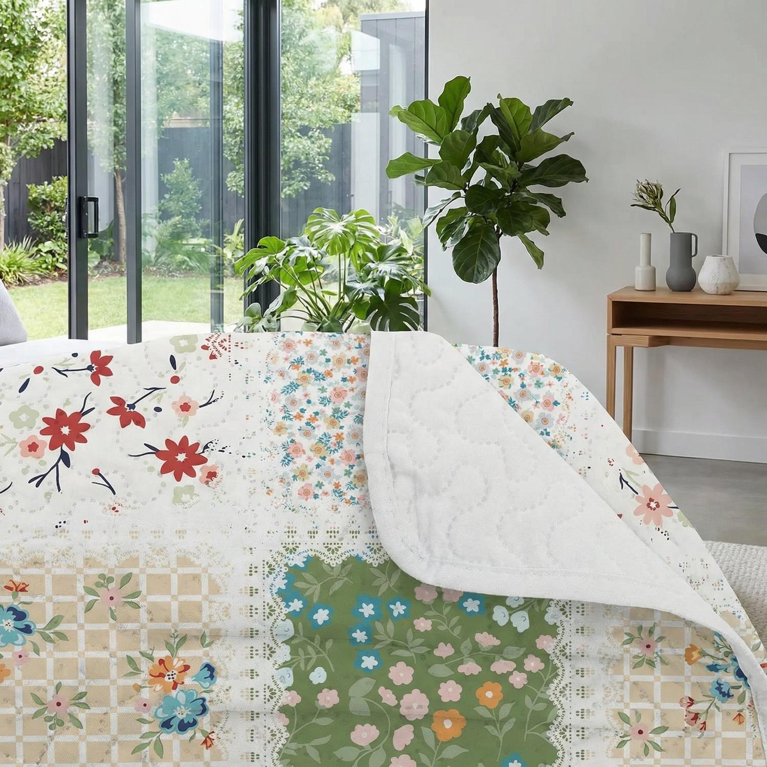 Collage Of Flowers Quilt Set