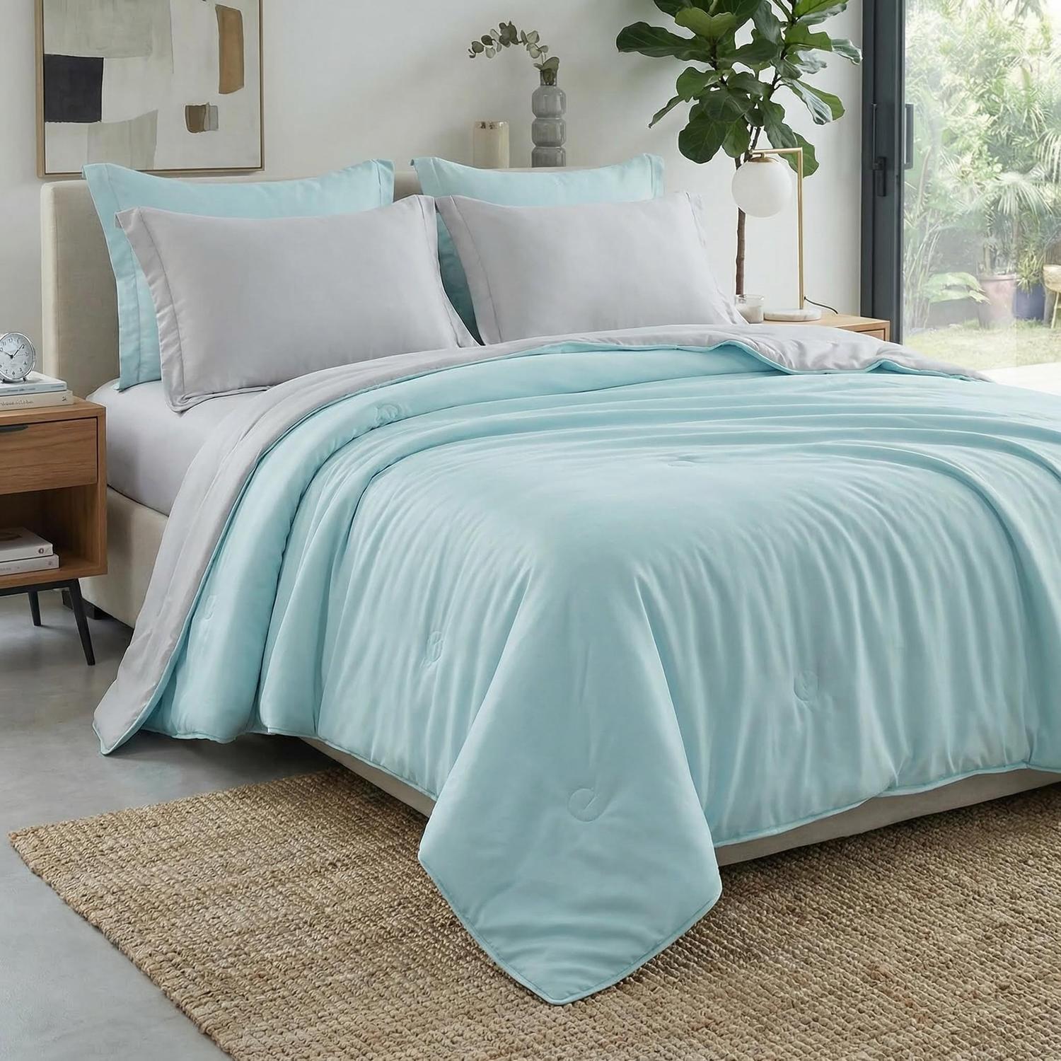 Cooling Blanket - Lightweight Ice Silk for Warm Nights