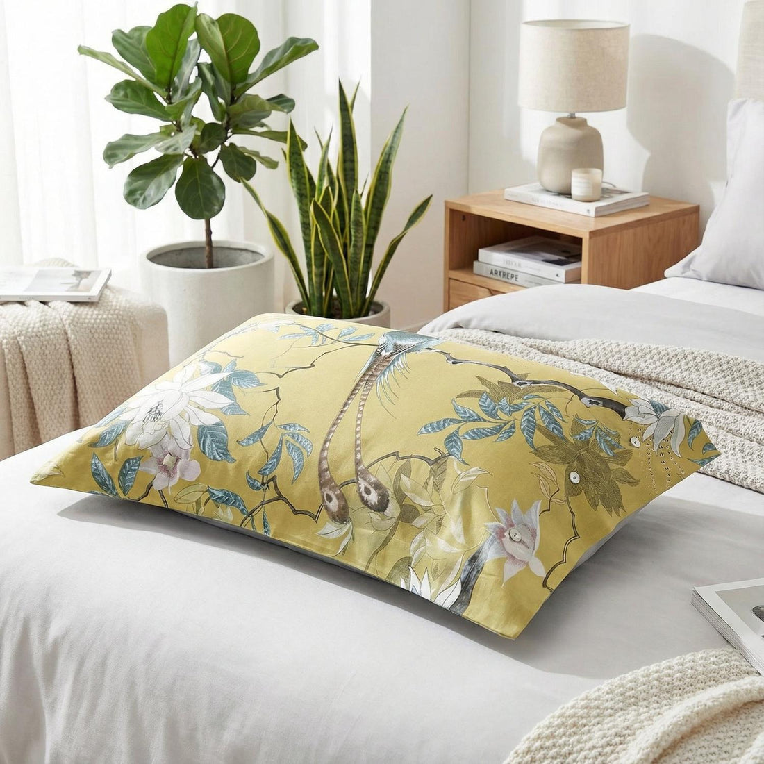 Lily | Elegant Cotton Duvet Cover Set with Vibrant Bird Design