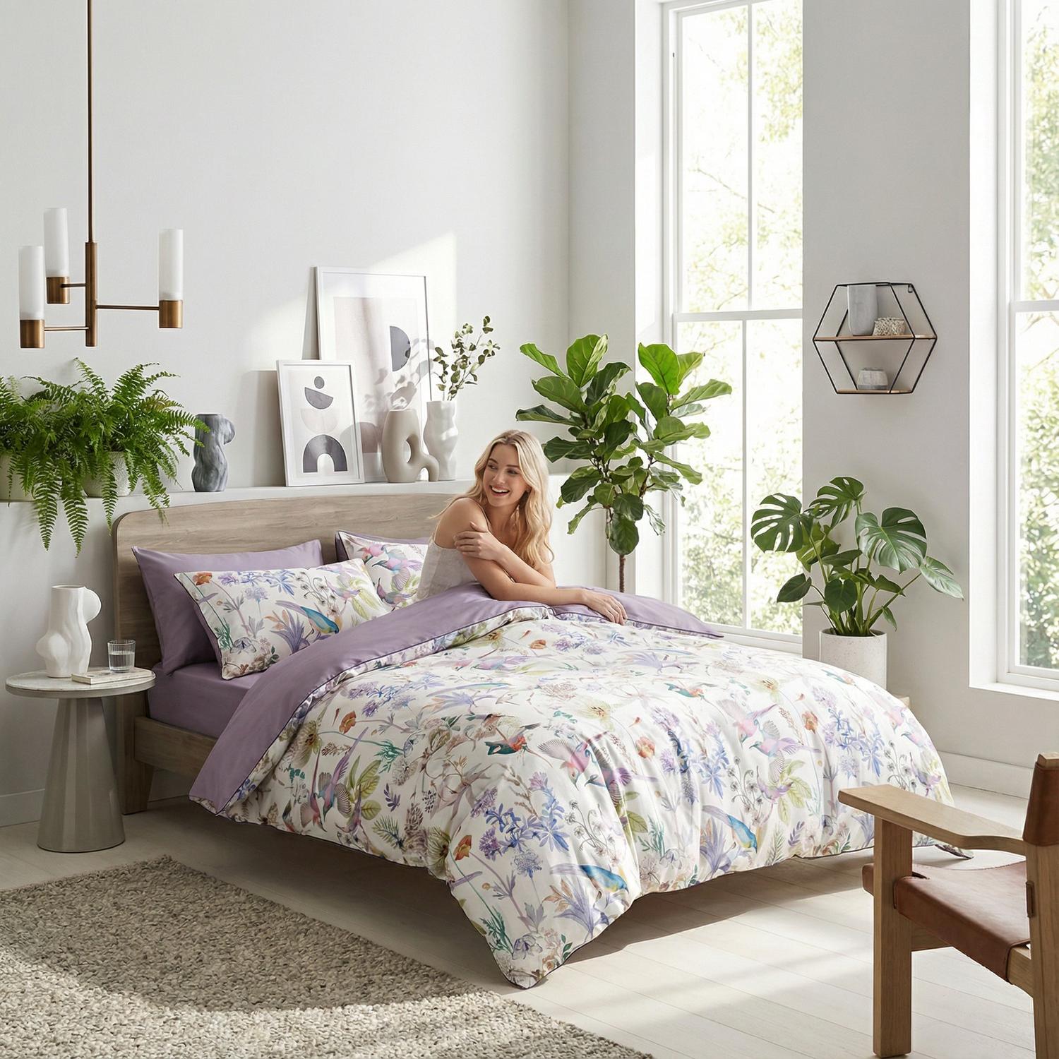 Lily | Elegant Cotton Duvet Cover Set with Vibrant Bird Design