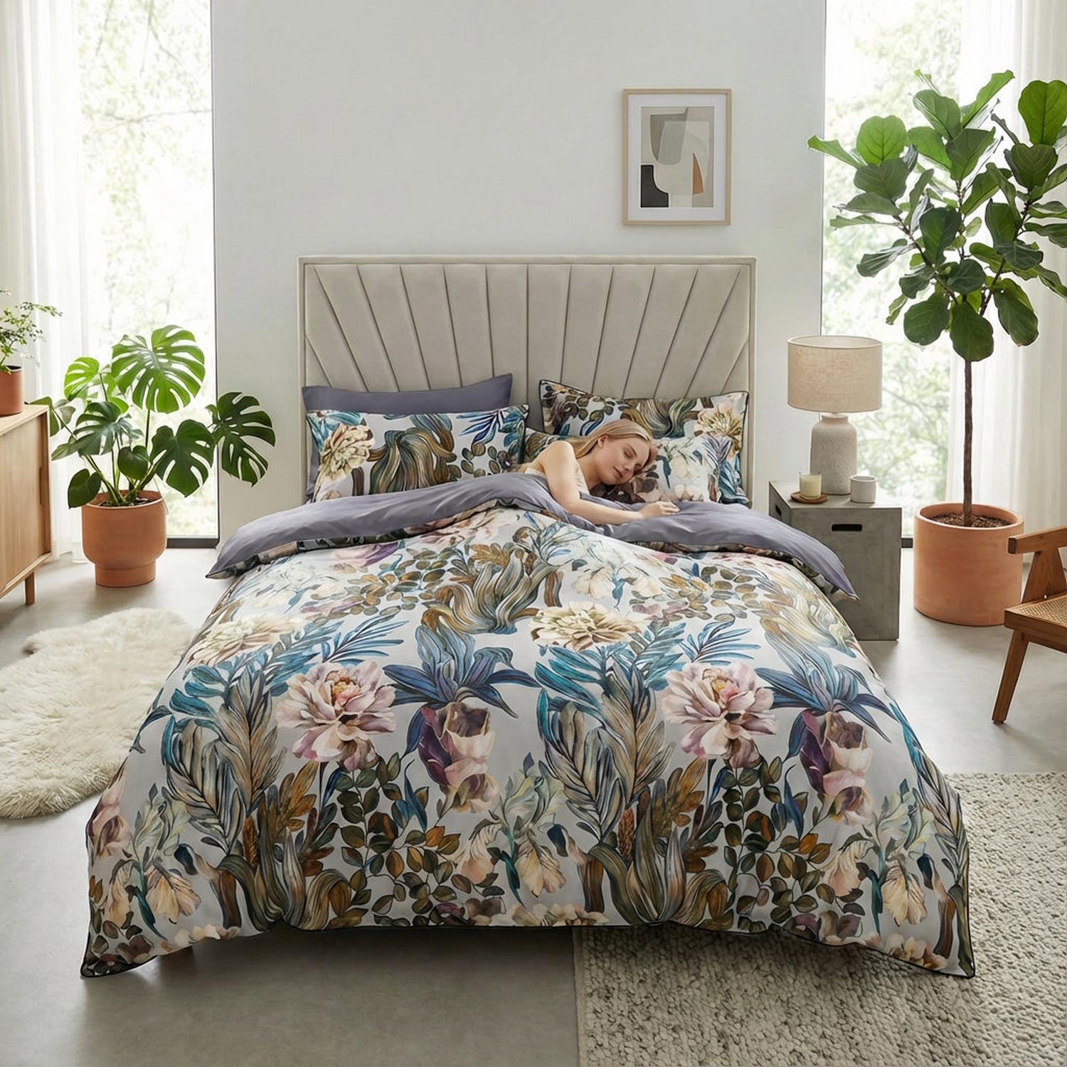 Lily | Elegant Cotton Duvet Cover Set with Vibrant Bird Design